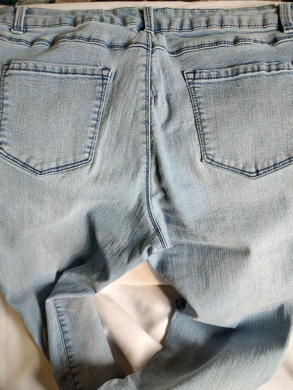 EUC D.Jeans Embroidered Jeans - Picture 7 of 11